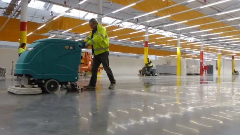 Servicio de limpieza de centros comerciales y grandes superficies en Madrid